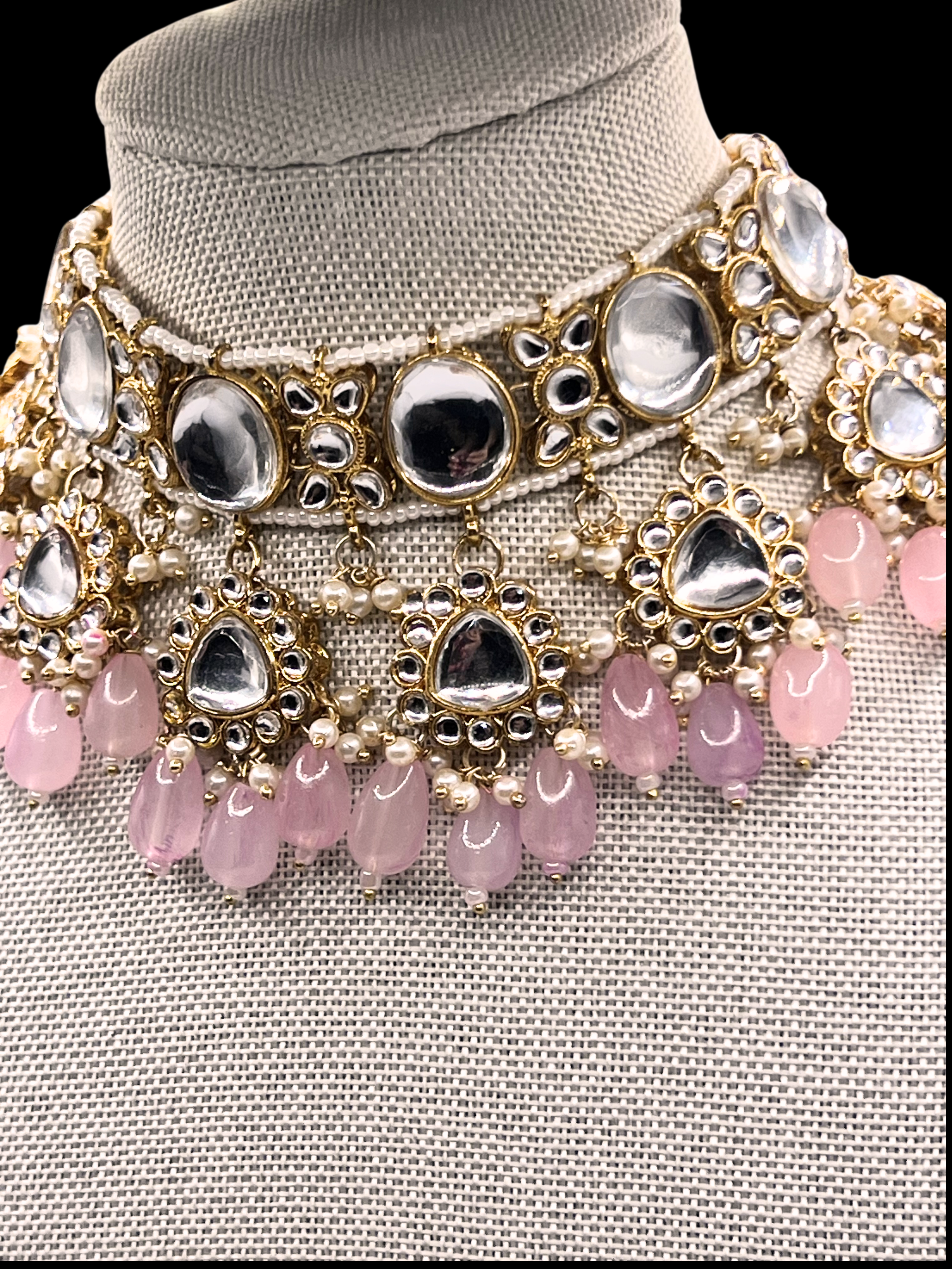 Roselight Choker Set