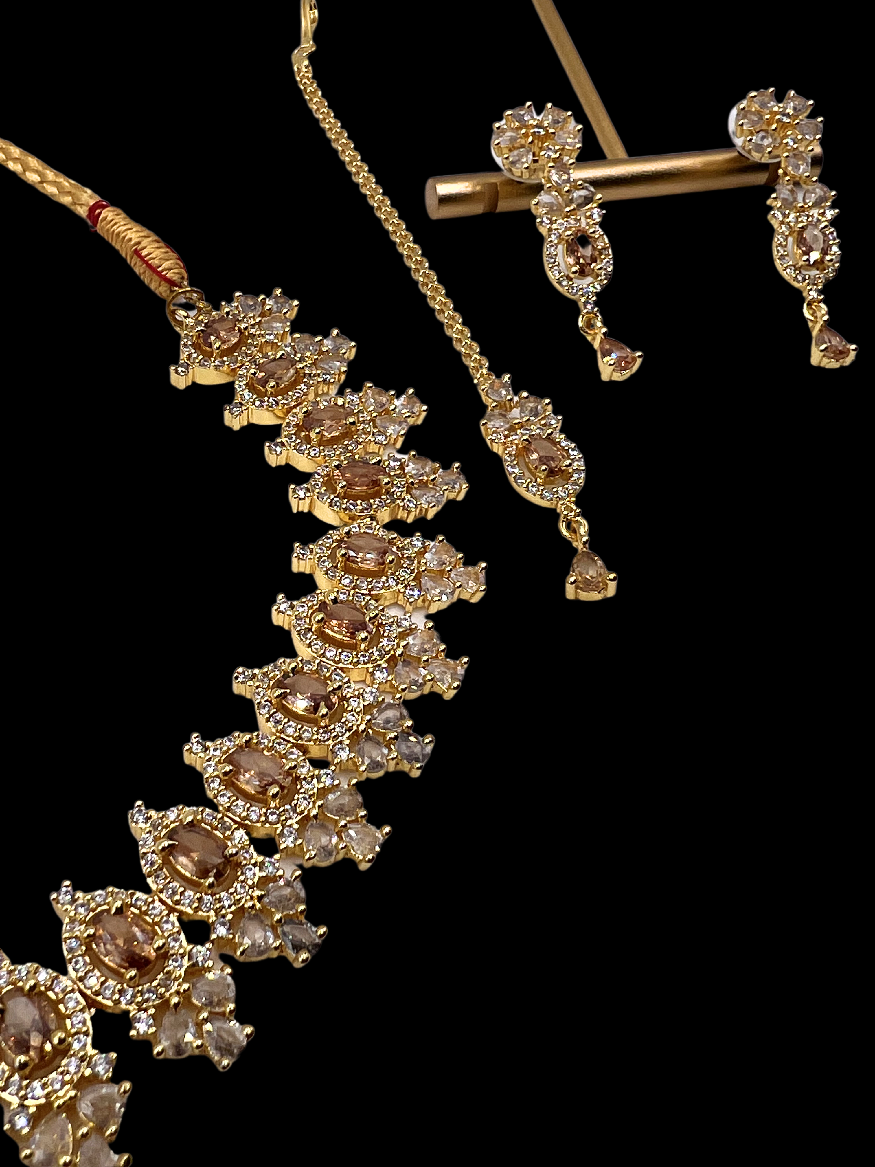 Shehzadi Noor Set In Oval