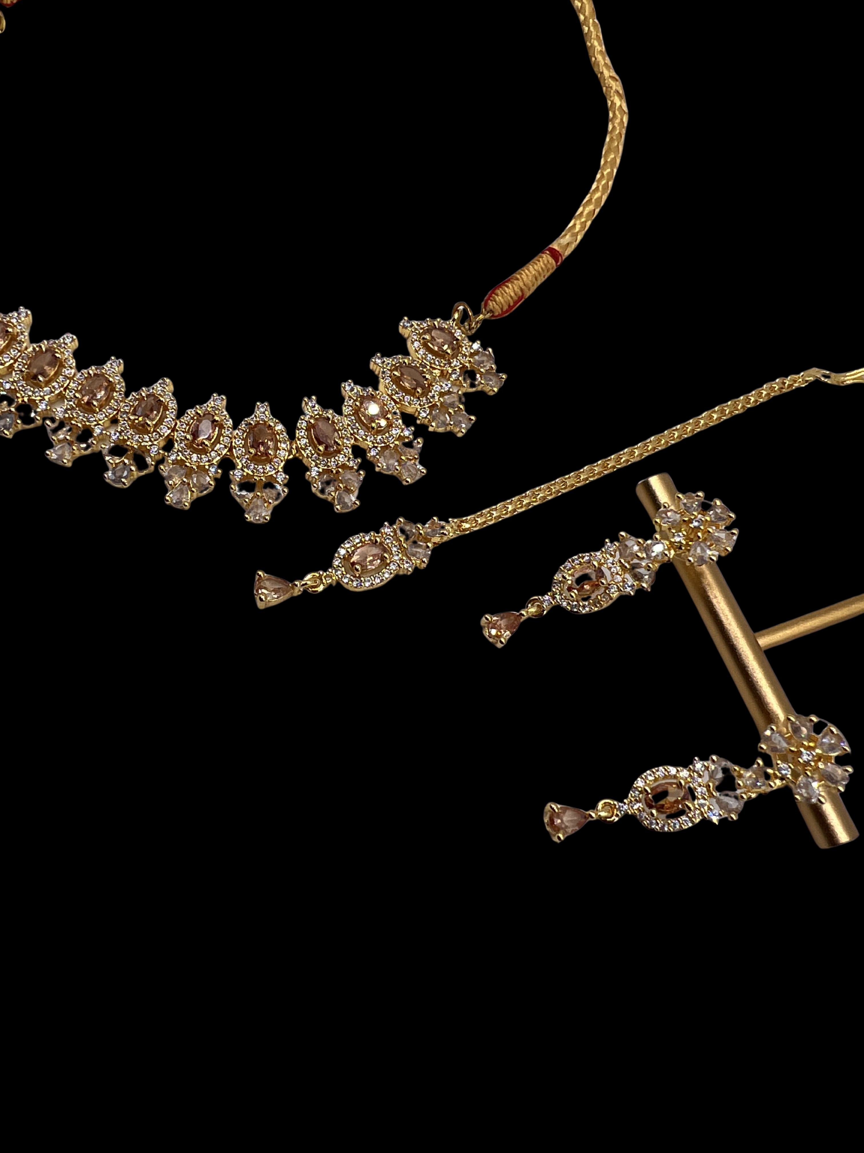 Shehzadi Noor Set In Oval