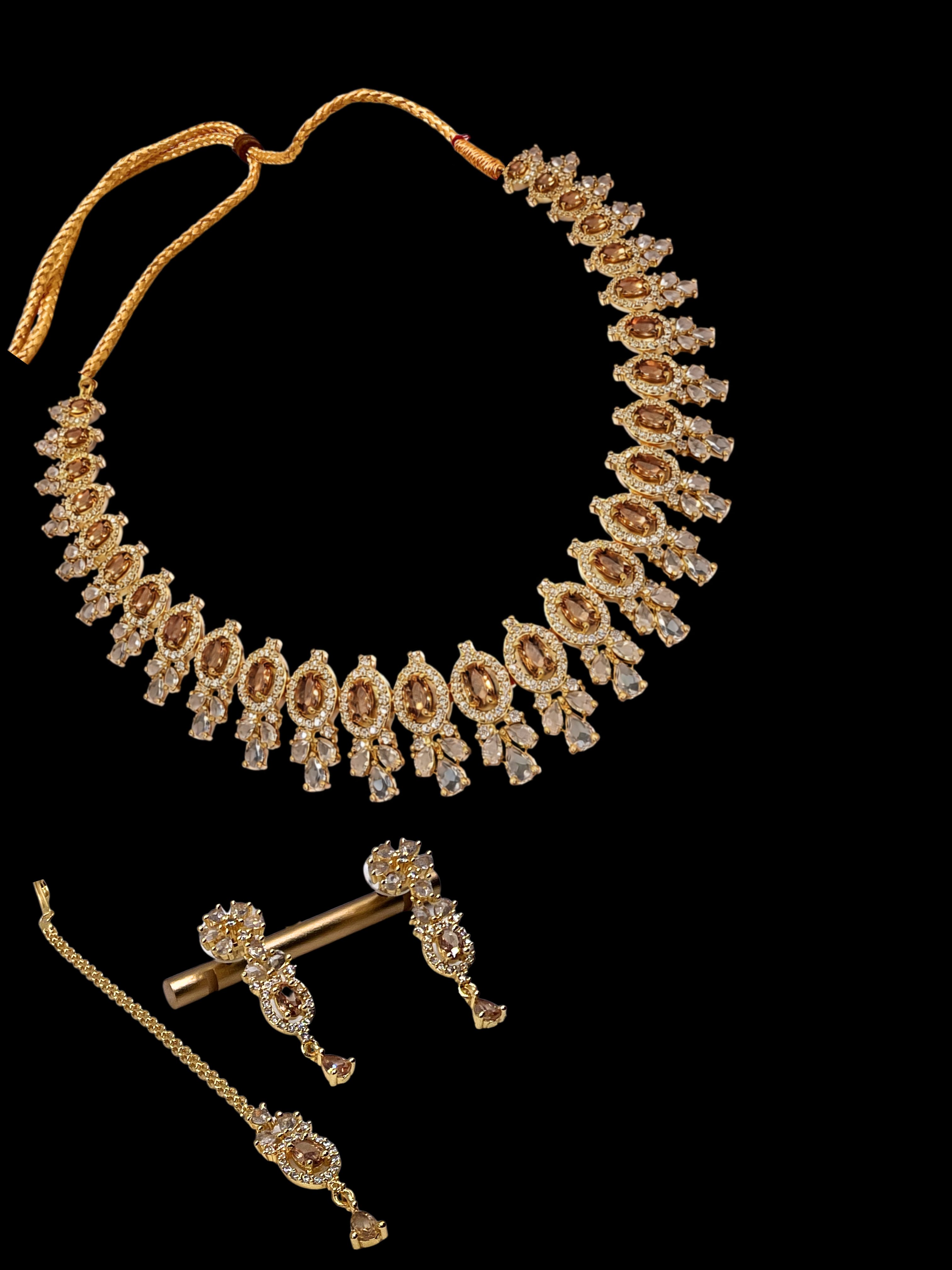 Shehzadi Noor Set In Oval